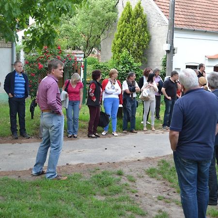 Penzion U Kostela Mikulčice Exterior foto